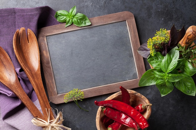 Kuchenny blat z zaproszeniem do kontaktu